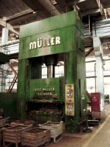 Гидравлический пресс Muller - 600 тонн